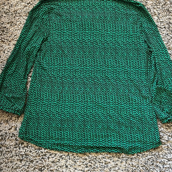 Liz Claiborne long sleeve women’s blouse.  Size L.  Polyester/spandex. - Picture 3 of 3